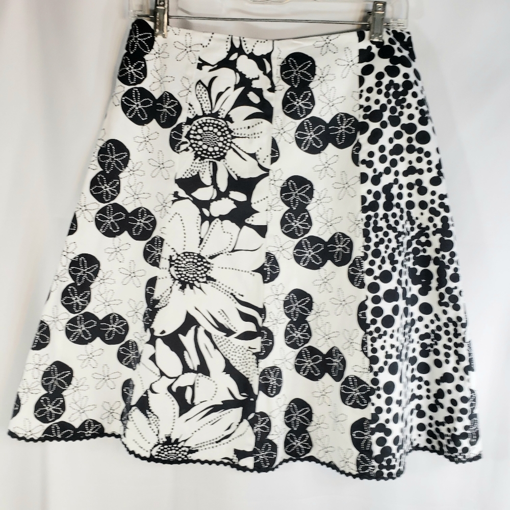 Working Girl Black & White Bric a Brac Accent Full Skirt Size 4
